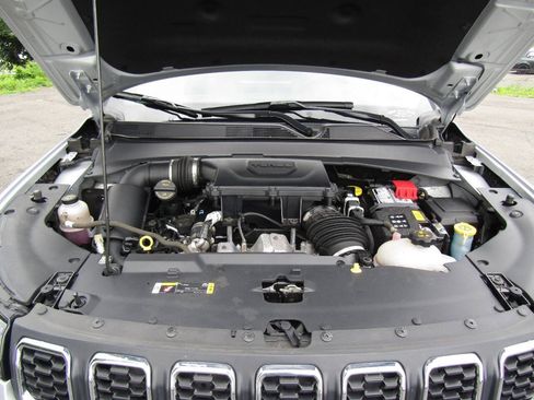 Used 2024 Jeep Compass Latitude AWD/4WD image 30