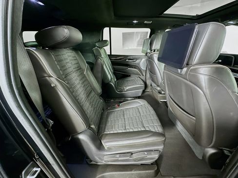 Used 2021 Cadillac Escalade ESV Premium Luxury Platinum AWD/4WD image 38