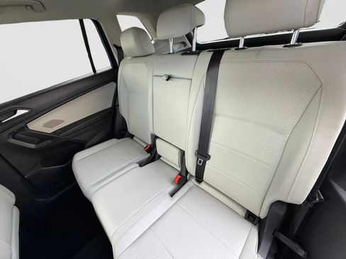 Used 2021 Volkswagen Tiguan SE w/ Panoramic Sunroof Package AWD/4WD image 15