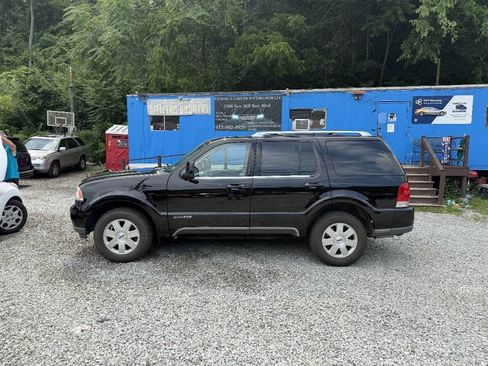 Used 2005 Lincoln Aviator AWD image 2