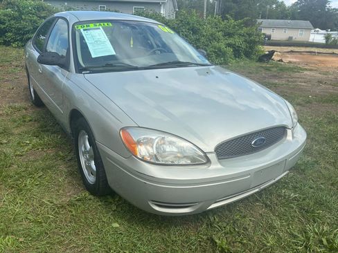 Used 2006 Ford Taurus SE FWD image 3