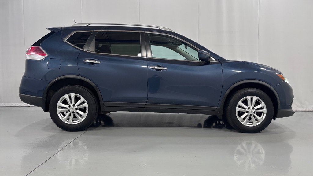 Used 2016 Nissan Rogue SV FWD image 4