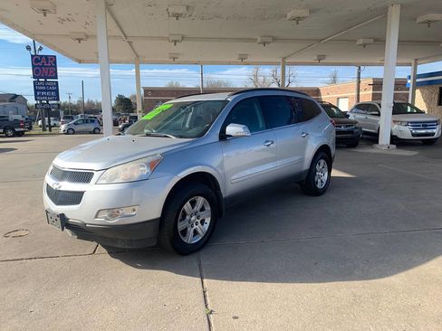 Used 2011 Chevrolet Traverse LT w/ Personal Connectivity Package FWD image 3