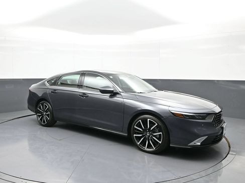 Used 2025 Honda Accord Touring image 4