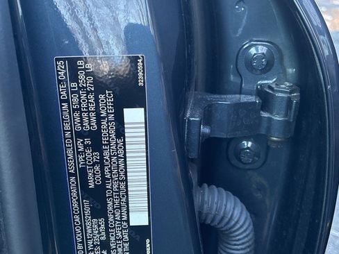 Used 2025 Volvo V60 B5 Cross Country Plus image 8