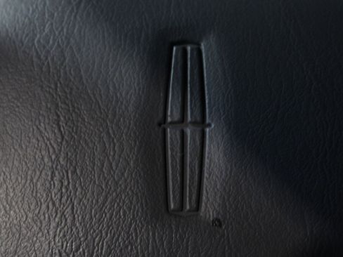 Used 1996 Lincoln Continental image 40