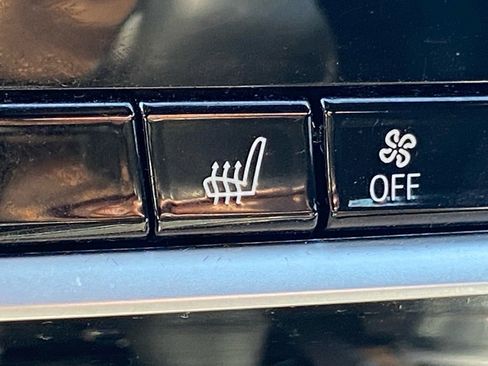 Used 2023 BMW 530e xDrive w/ Premium Package image 16