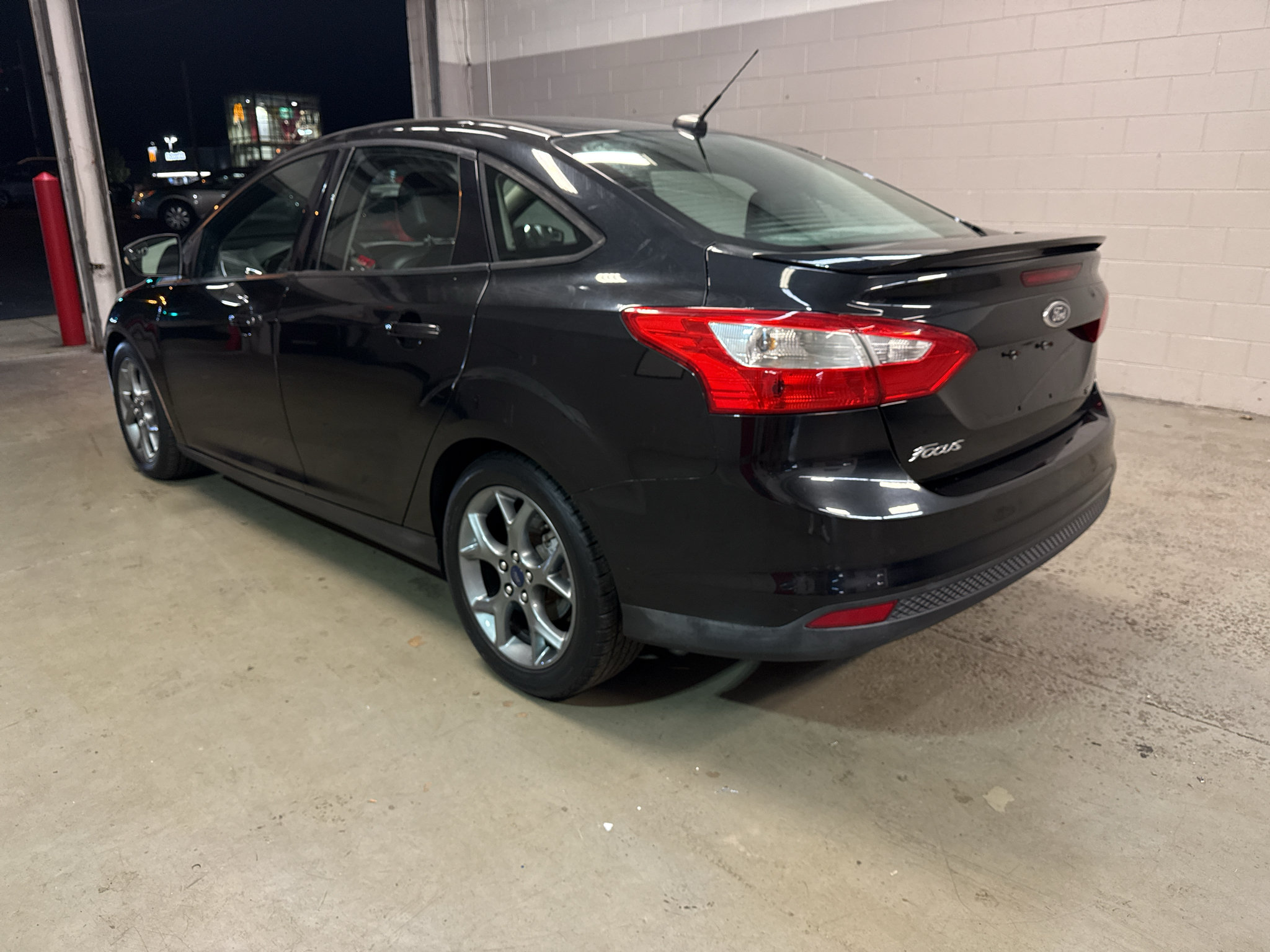 Used 2014 Ford Focus SE w/ Equipment Group 201A FWD image 5