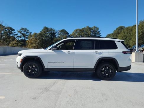 New 2025 Jeep Grand Cherokee L Altitude RWD image 20