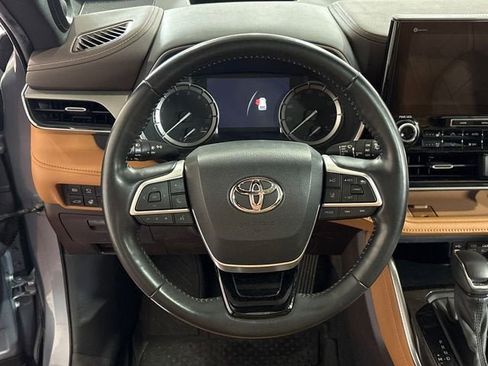 Used 2022 Toyota Highlander Platinum AWD/4WD image 30