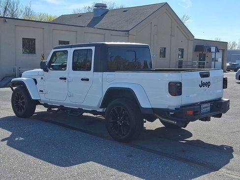 Used 2023 Jeep Gladiator Sport image 4