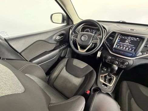 Used 2014 Jeep Cherokee Latitude w/ Cold Weather Group AWD/4WD image 12