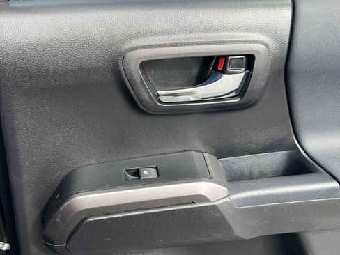 Used 2019 Toyota Tacoma TRD Sport w/ Technology Package AWD/4WD image 22