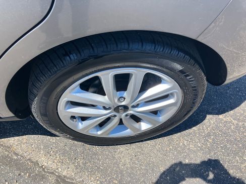 Used 2017 Kia Soul + FWD image 6