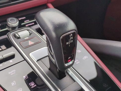 Used 2022 Porsche Cayenne S image 32