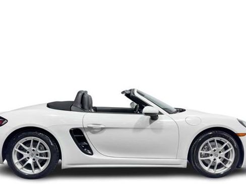 Used 2018 Porsche 718 Boxster RWD image 8