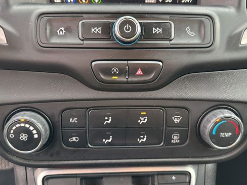 Used 2024 GMC Terrain SLE image 16