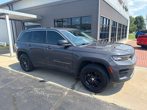 Used 2023 Jeep Grand Cherokee Laredo w/ Luxury Tech Group I AWD/4WD image 35