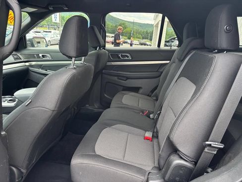 Used 2019 Ford Explorer XLT FWD image 12