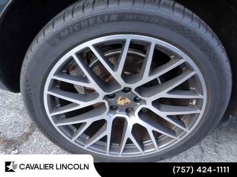 Used 2019 Porsche Macan AWD/4WD image 9