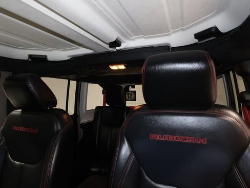 Used 2017 Jeep Wrangler Unlimited Rubicon image 16