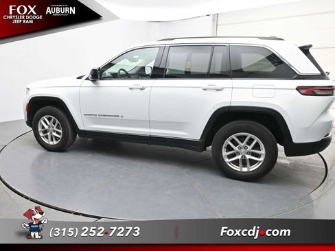 Used 2023 Jeep Grand Cherokee Laredo w/ Luxury Tech Group I AWD/4WD image 16