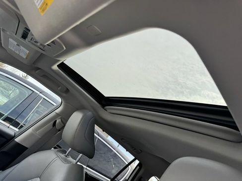 Used 2020 Toyota Highlander XLE image 7