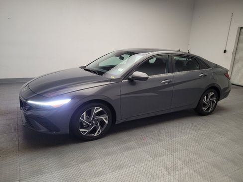 Used 2025 Hyundai Elantra SEL FWD image 2
