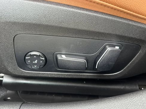 Used 2025 BMW 330i Sedan w/ Premium Package image 14