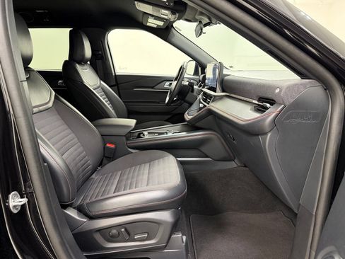 Used 2025 Ford Explorer ST-Line AWD/4WD image 30
