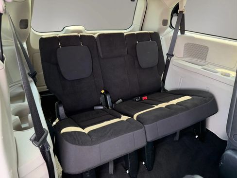 Used 2018 Dodge Grand Caravan SE w/ UConnect Hands-Free Group FWD image 48