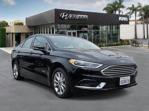 Used 2018 Ford Fusion Energi SE FWD image 1