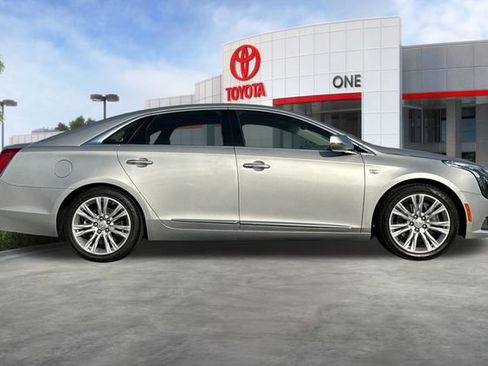 Used 2018 Cadillac XTS Luxury image 3