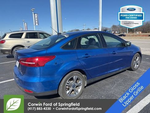 Used 2018 Ford Focus SE w/ SE Appearance Package image 5