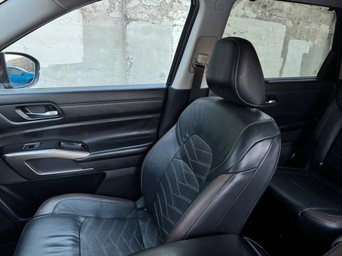 Used 2022 Nissan Pathfinder Platinum w/ Cargo Package FWD image 16