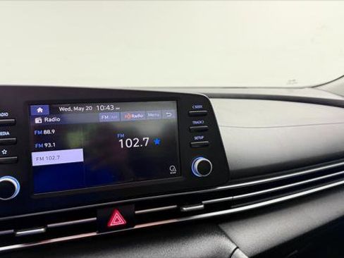 Used 2021 Hyundai Elantra SE FWD image 28