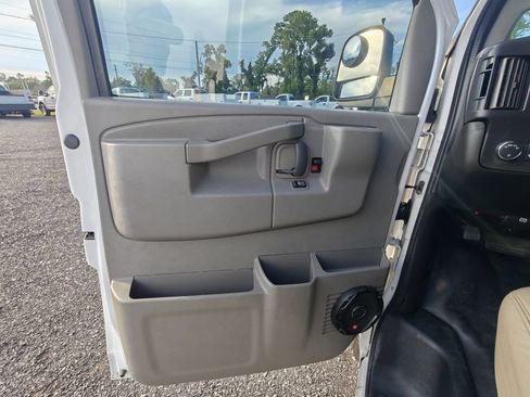 Used 2018 Chevrolet Express 2500 w/ Driver Convenience Package RWD image 16