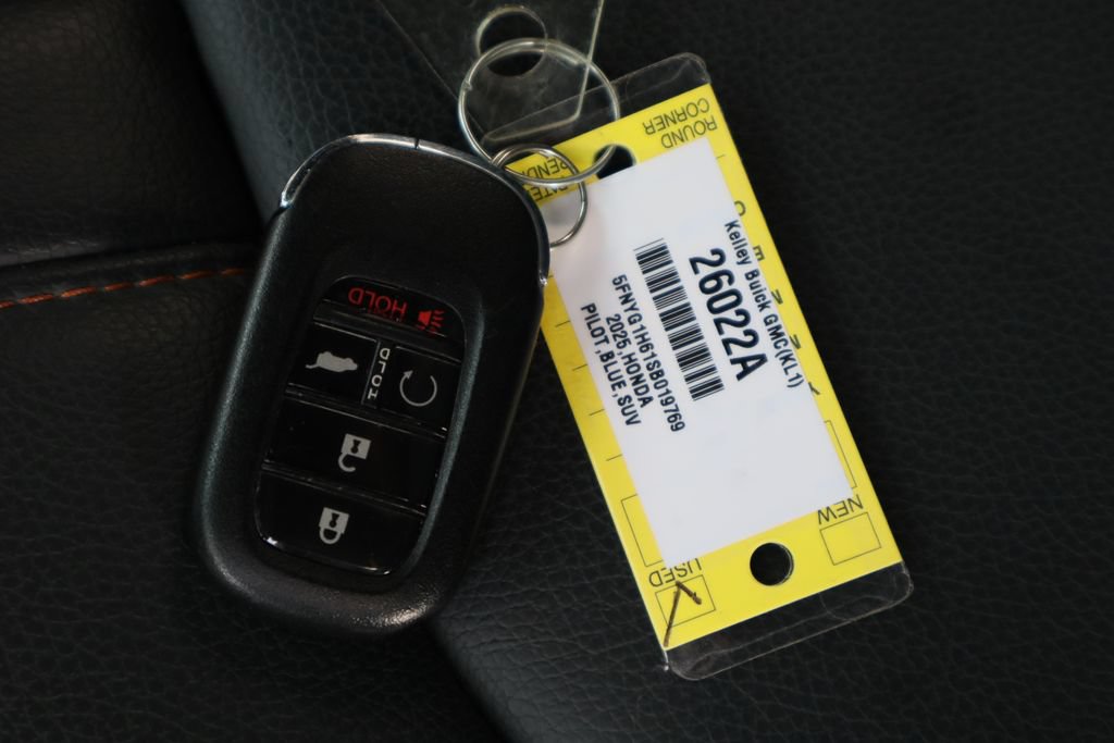 Used 2025 Honda Pilot TrailSport image 36