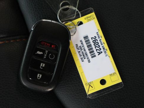 Used 2025 Honda Pilot TrailSport image 36