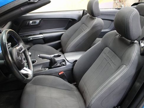 Used 2021 Ford Mustang Convertible image 15