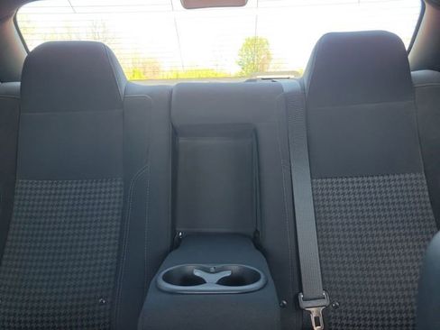 Used 2016 Dodge Challenger SXT image 21