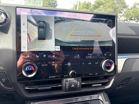 Used 2024 Lexus GX 550 w/ Accessory Package (Z1) AWD/4WD image 14
