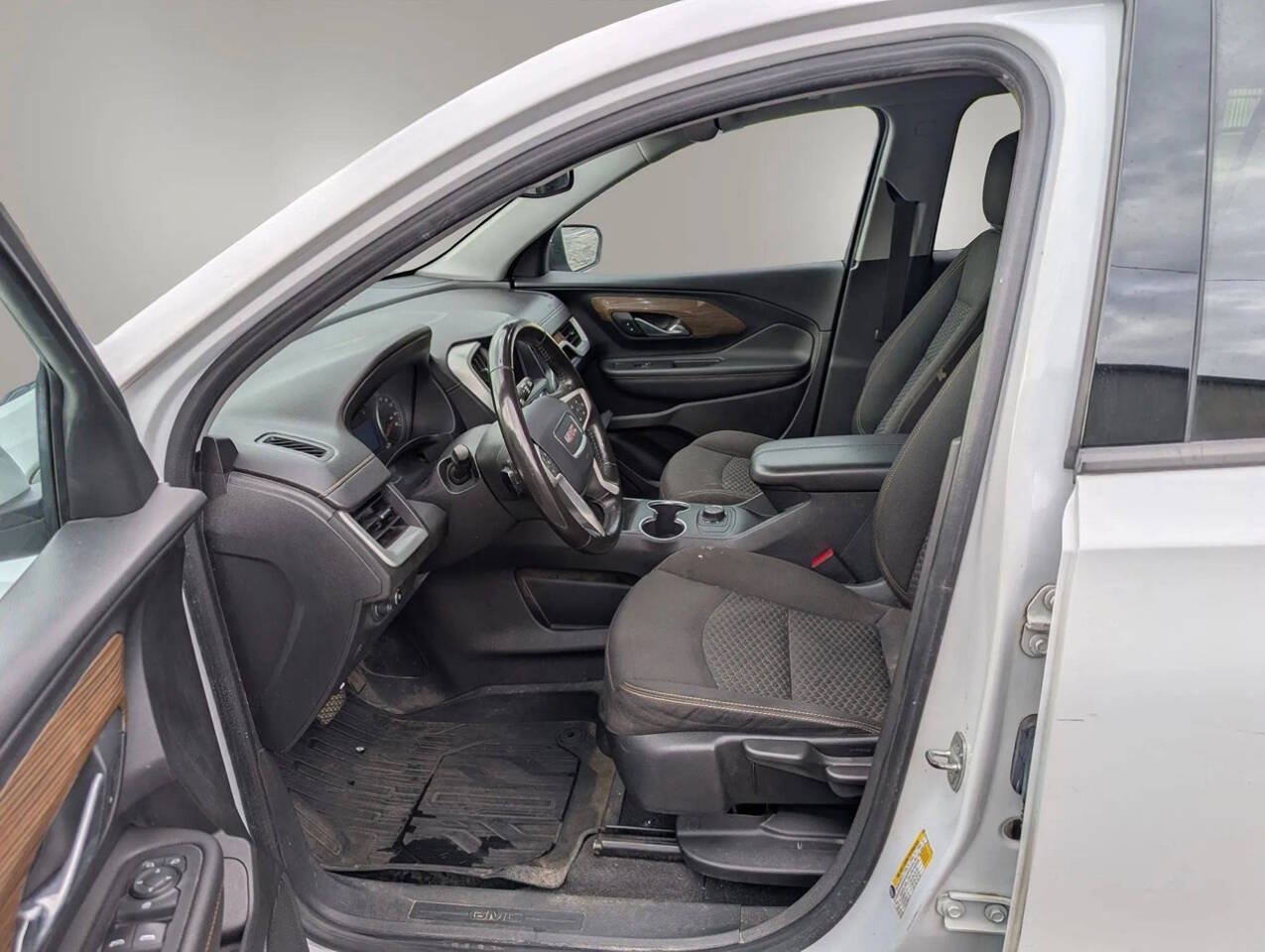 Used 2020 GMC Terrain SLE w/ LPO, Floor Liner Package FWD image 22