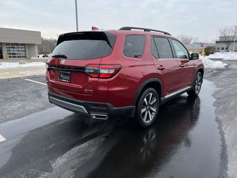 Used 2023 Honda Pilot Elite image 3