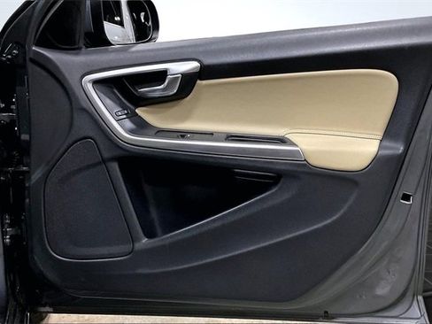 Used 2016 Volvo S60 T5 Premier image 23