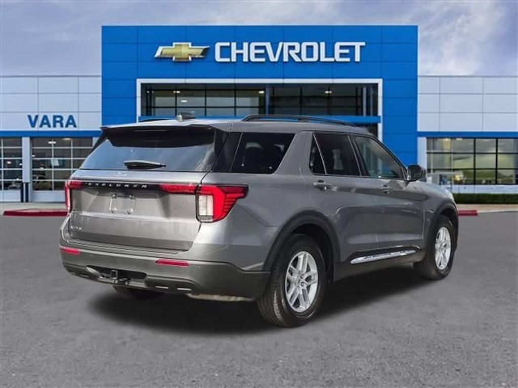Used 2025 Ford Explorer Active RWD image 5