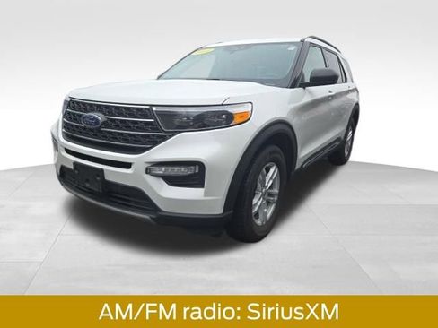 Certified 2023 Ford Explorer XLT w/ Equipment Group 202A image 4