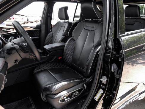 Used 2022 Jeep Grand Cherokee Summit image 8