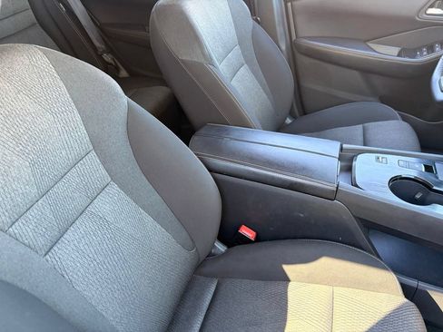 Certified 2025 Nissan Rogue SV FWD image 11