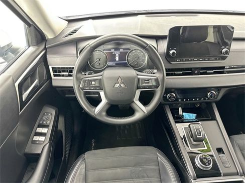 Used 2024 Mitsubishi Outlander SE image 10